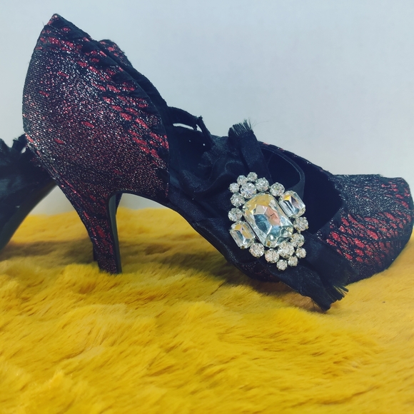 BKE **HOLIDAY RED HEEL PUMP** GLITZ AND GLAMOR *8 1/2* - Picture 4 of 13